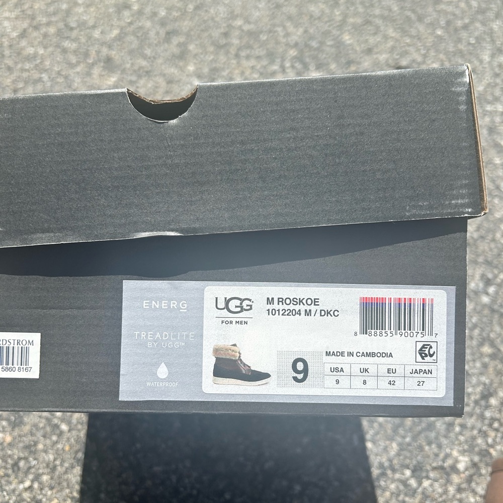 UGG Black and Tan Men's Roskoe Boots - Picture 7 of 10
